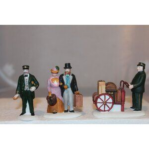 Dept 56 Heritage Village - Holiday Travelers